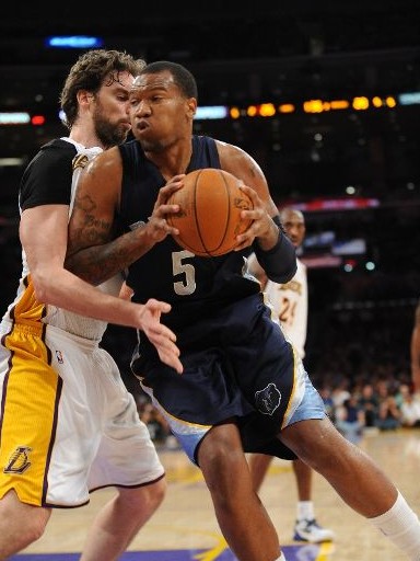 后防线的 后防线的